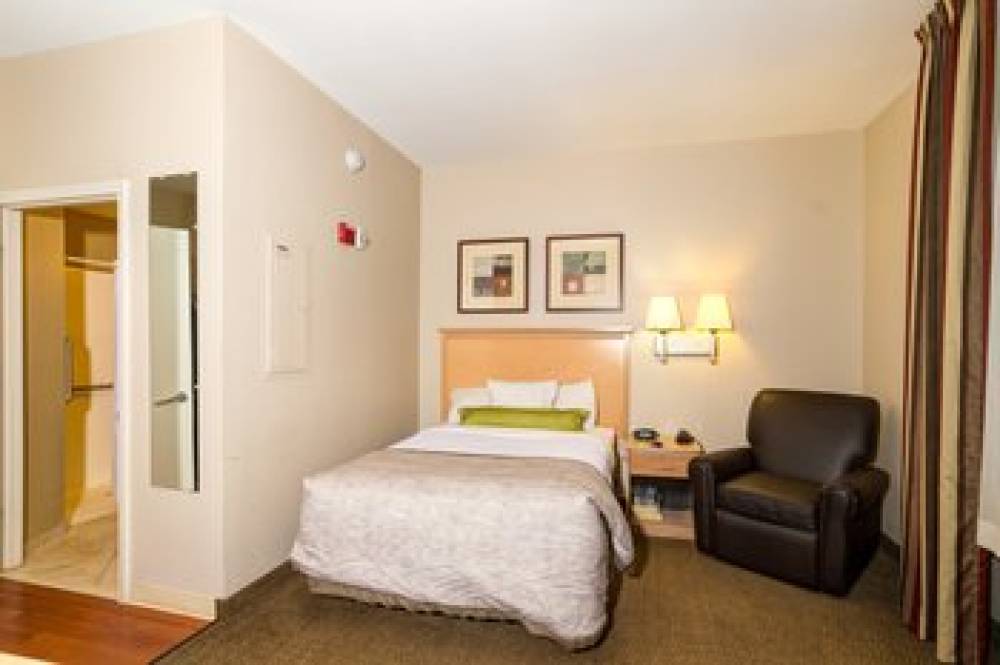 Candlewood Suites FT MYERS I-75 10