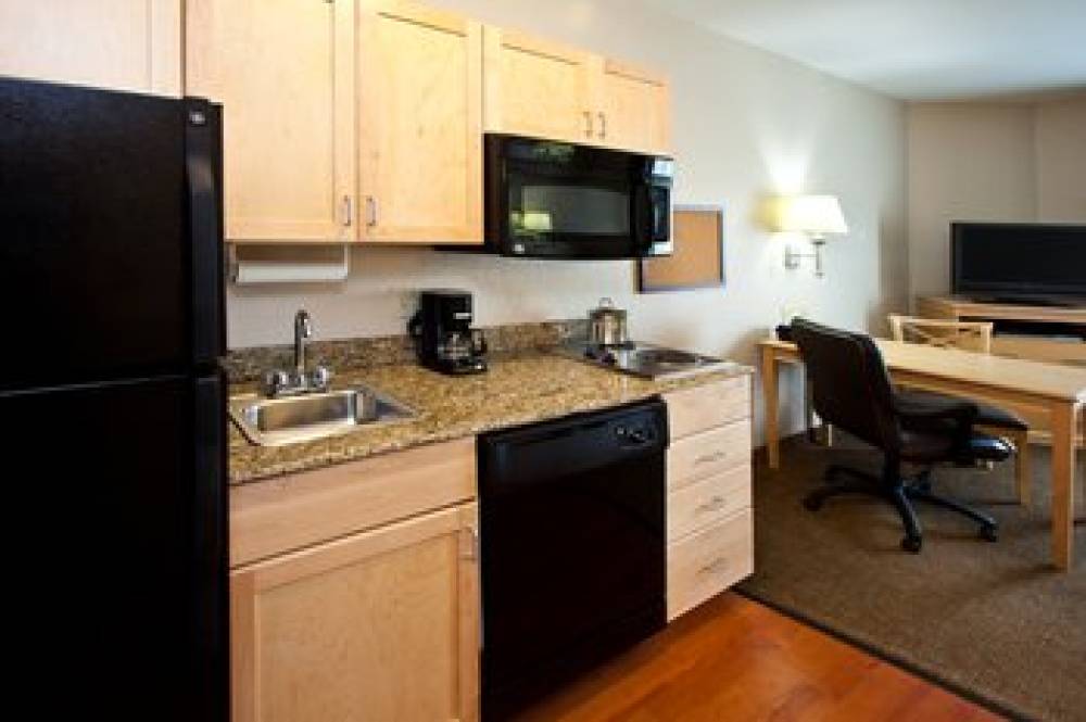 Candlewood Suites FT MYERS I-75 7