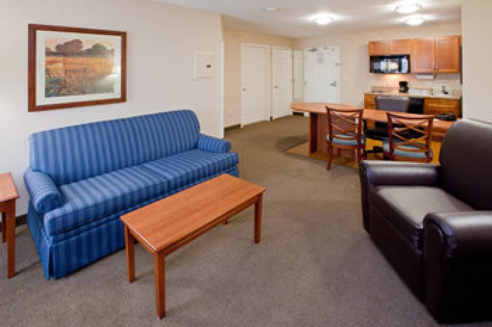 Candlewood Suites INDIANAPOLIS EAST  5