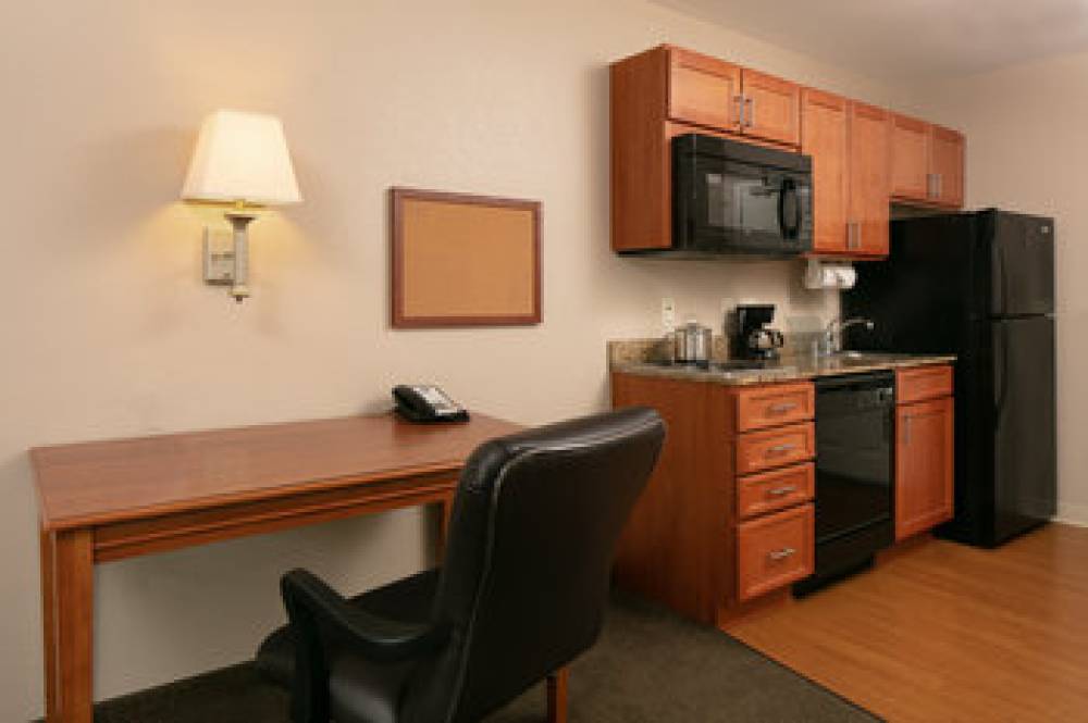 Candlewood Suites LA CROSSE 9