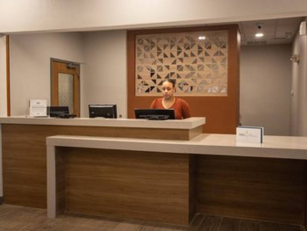 Candlewood Suites LOUISVILLE NORTH 9