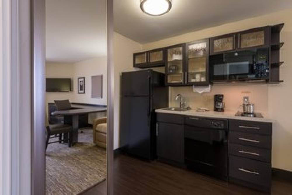 Candlewood Suites MIDWEST CITY 9