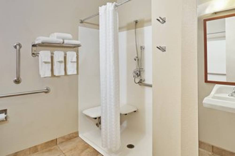 Candlewood Suites MILWAUKEE AIRPORT-OAK CREEK 4