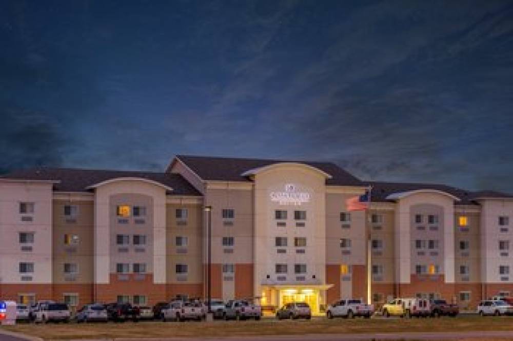 Candlewood Suites MINOT 1