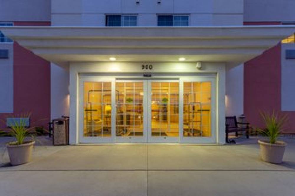 Candlewood Suites MINOT 4