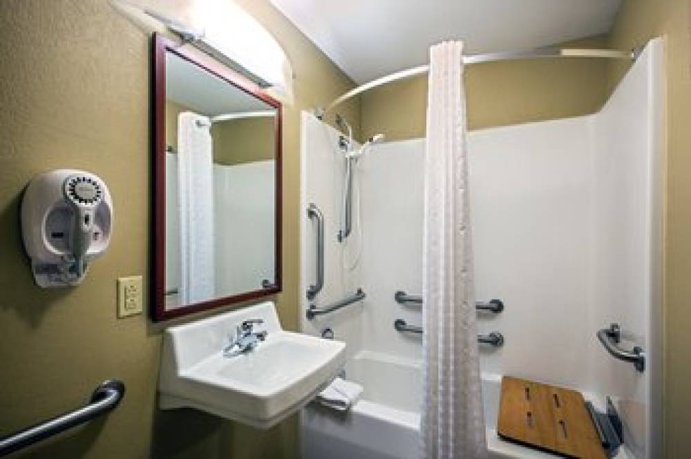 Candlewood Suites PERRYSBURG 7