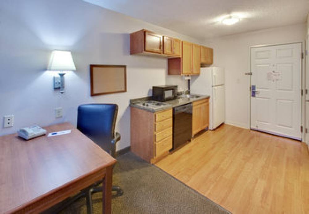 Candlewood Suites ROCKFORD 7