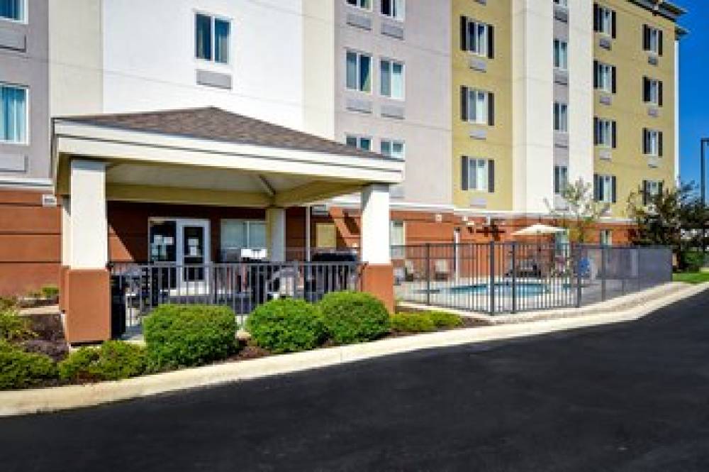 CANDLEWOOD SUITES ST. CLAIRSVIL 8