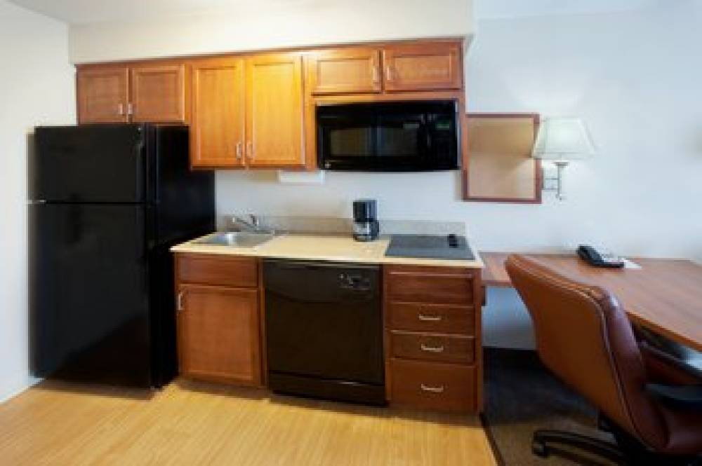 Candlewood Suites VICTORIA 9