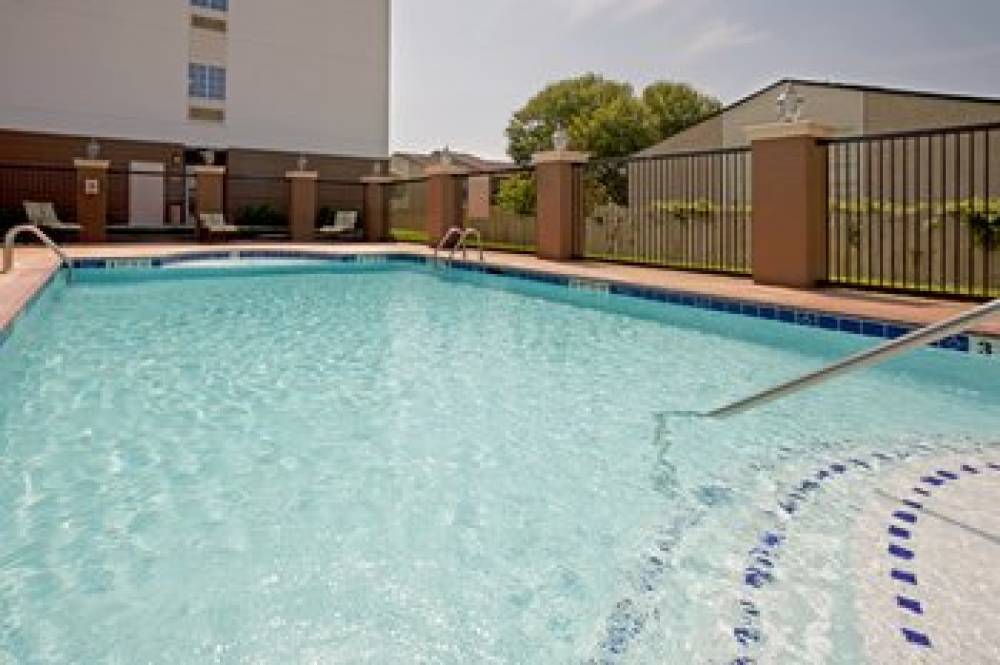 Candlewood Suites VICTORIA 8