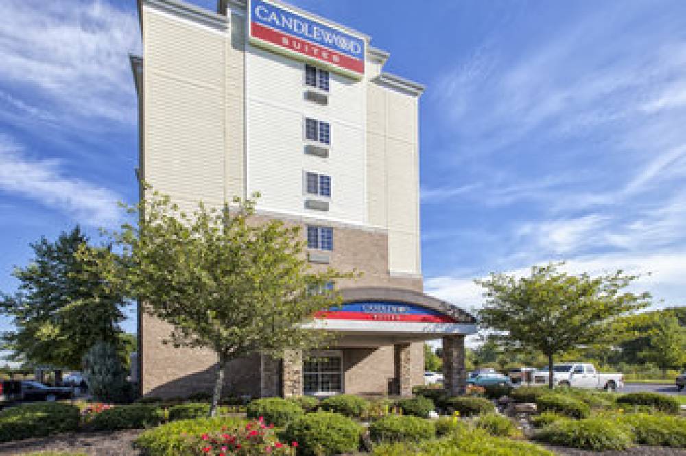 CANDLEWOODS SUITES AIRPORT 1