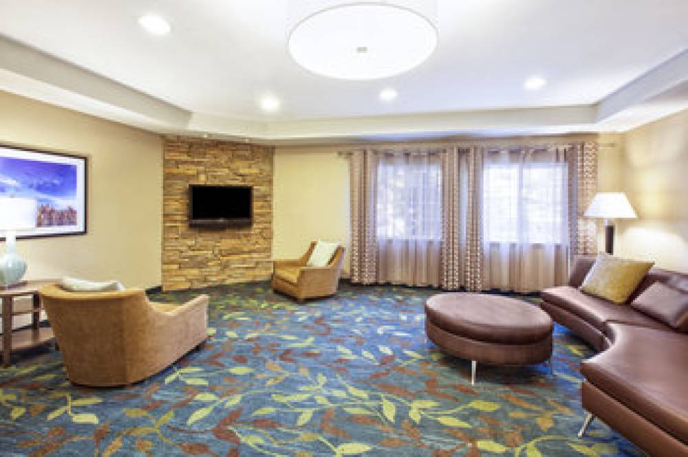 CANDLEWOODS SUITES AIRPORT 7