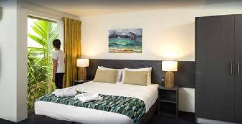 CARNMORE HOTEL TAKAPUNA 3