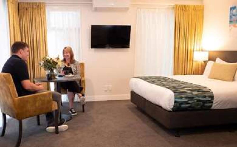 CARNMORE HOTEL TAKAPUNA 5