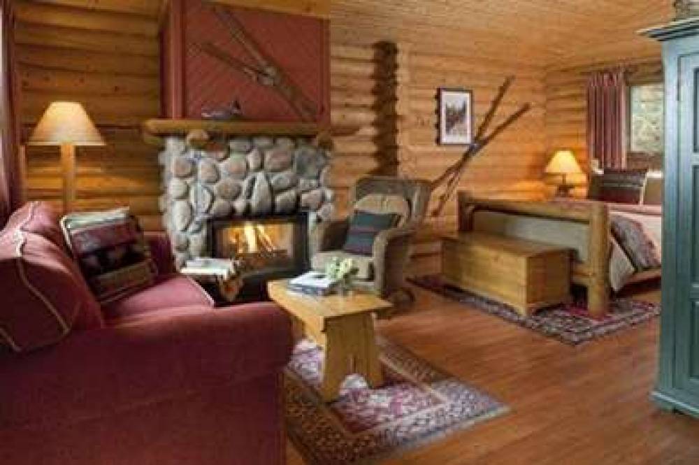 Cathedral Mountain Lodge 7