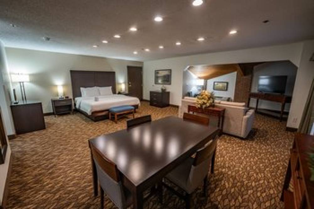 CHRISTOPHER INN   SUITES 4