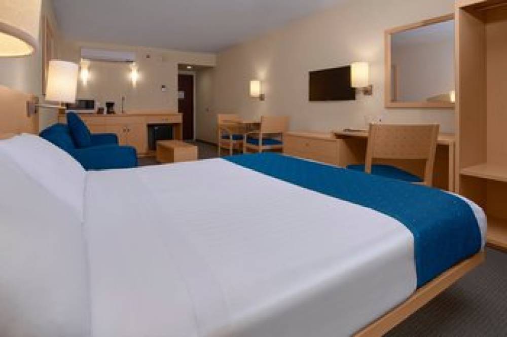 CITY EXPRESS SUITES PUE FINSA 10