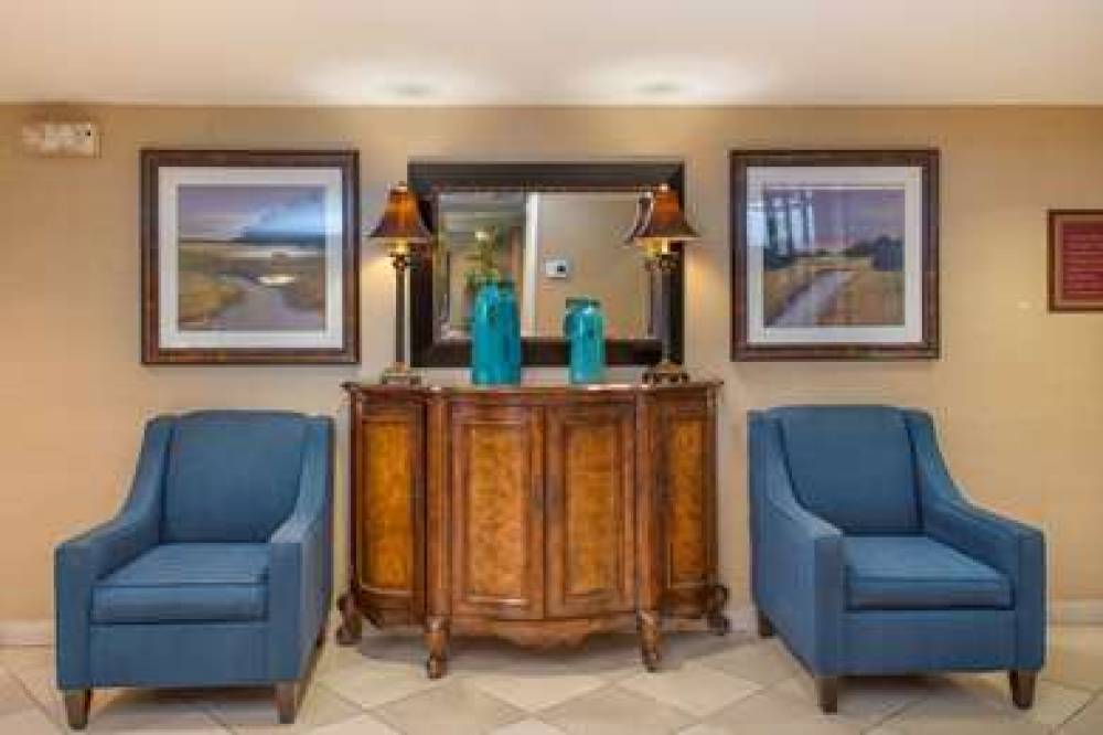 Clarion Collection Hotel Arlington Court Suites 3