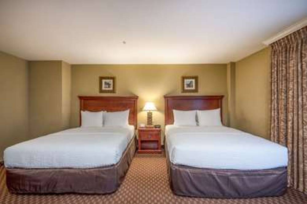 Clarion Collection Hotel Arlington Court Suites 7