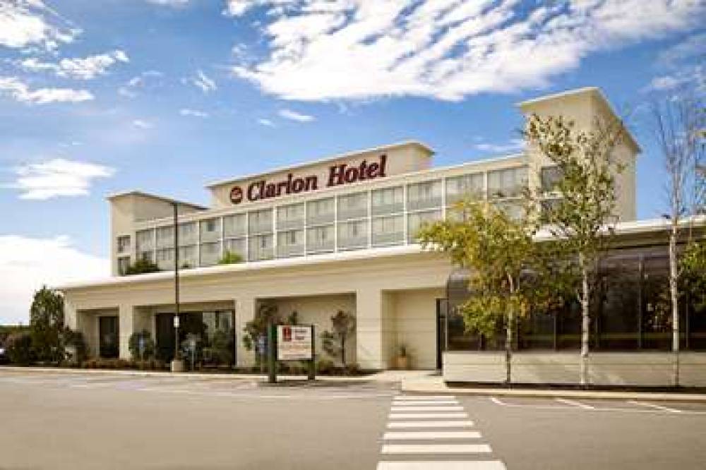 Clarion Hotel Airport 1