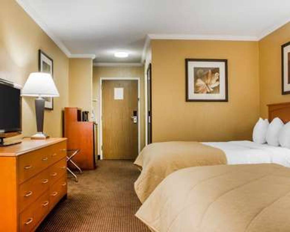 CLARION HOTEL AND SUITES RIVERFRONT 9