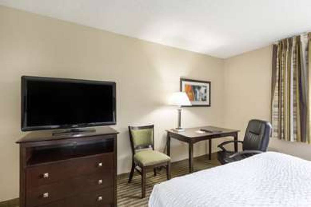 Clarion Hotel Beachwood-Cleveland 9