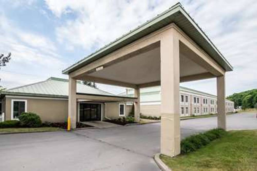 Clarion Inn And Suites University