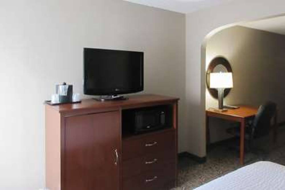 CLARION INN AND SUITES - UNIVERSITY 8