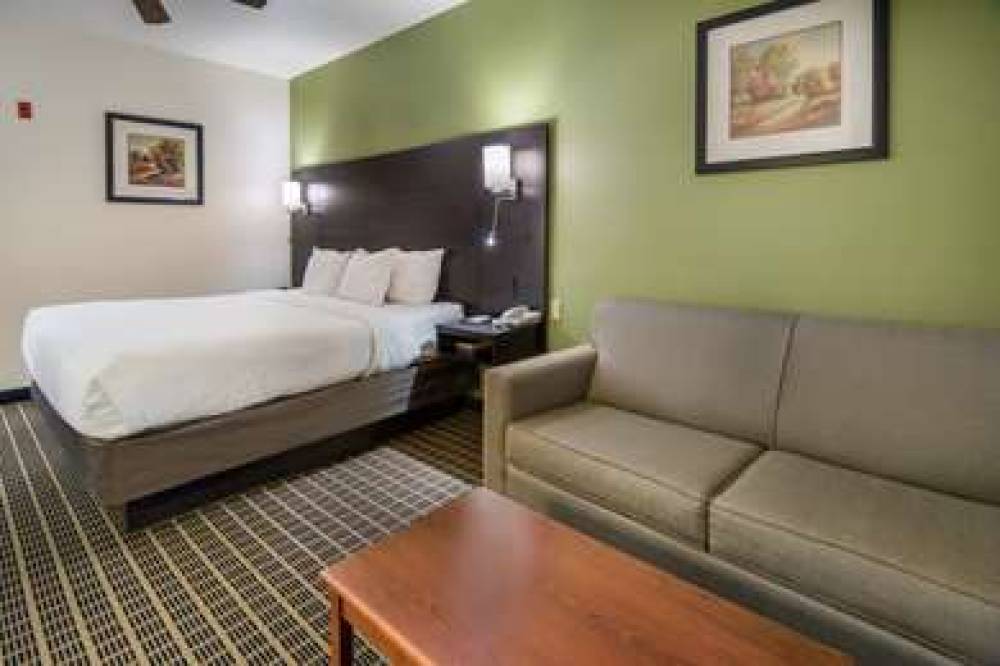 CLARION INN AND SUITES WEATHERFORD 8