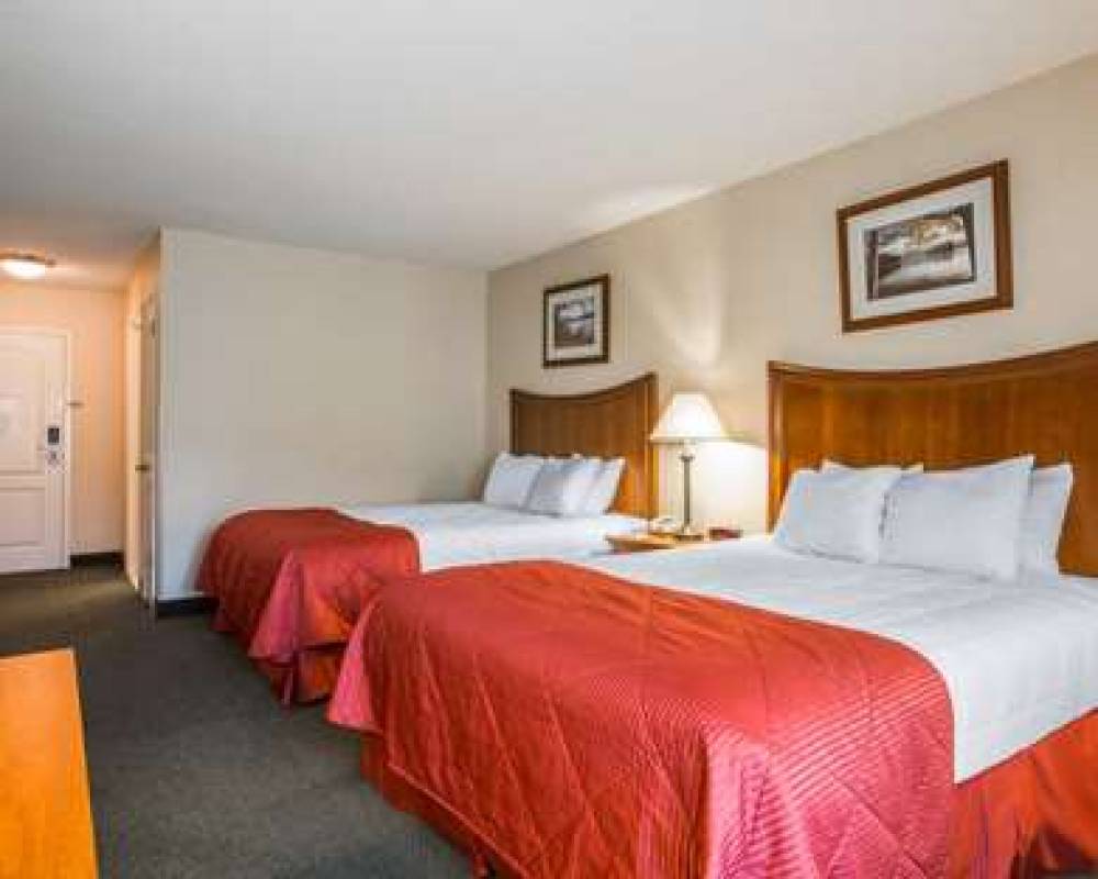 Clarion Inn & Suites At The Outlets Of Lake George 7