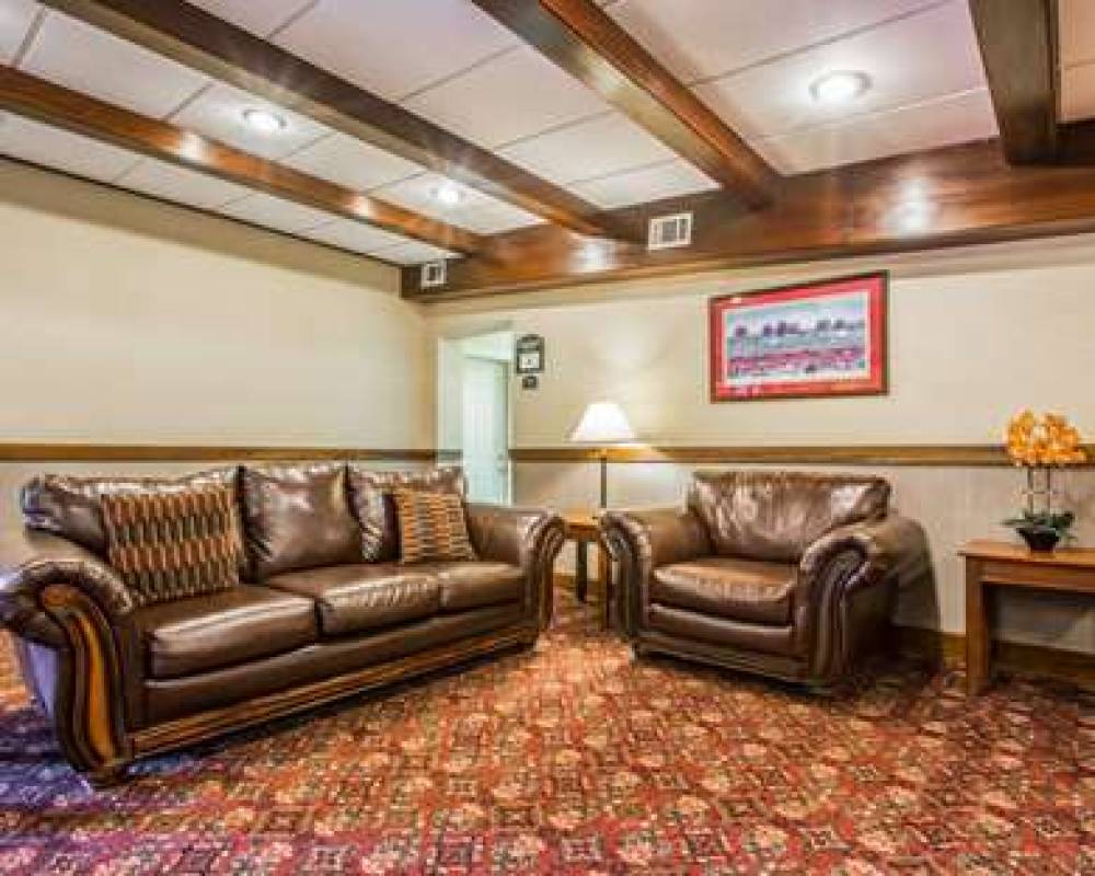 Clarion Inn & Suites At The Outlets Of Lake George 6