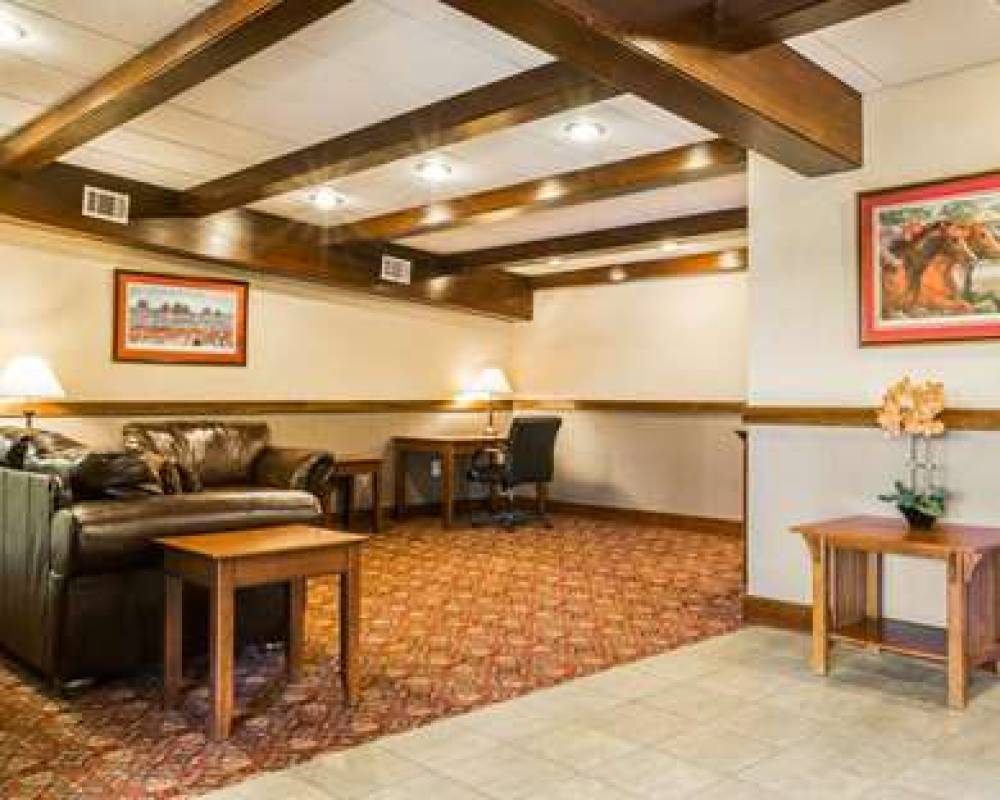 Clarion Inn & Suites At The Outlets Of Lake George 2