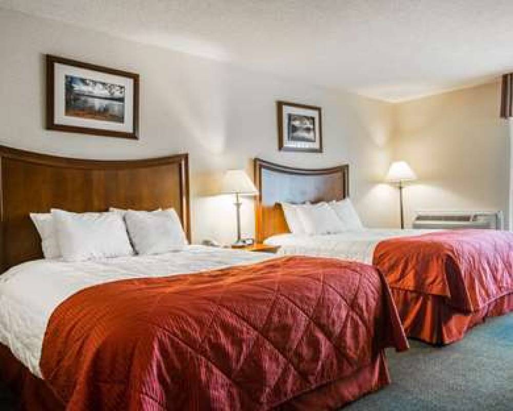 Clarion Inn & Suites At The Outlets Of Lake George 8