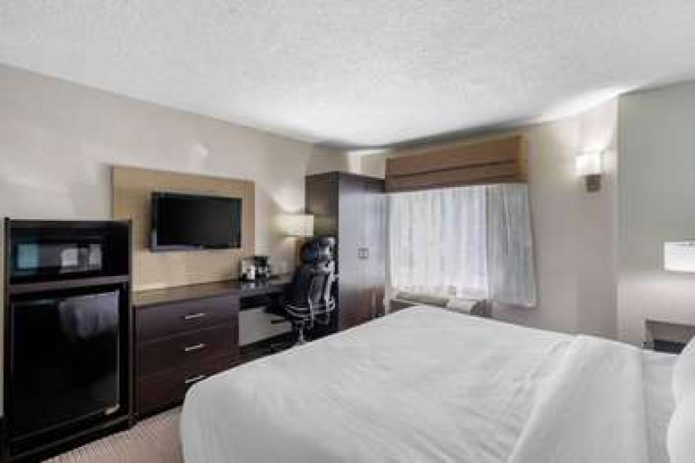 CLARION INN & SUITES DFW NORTH 7