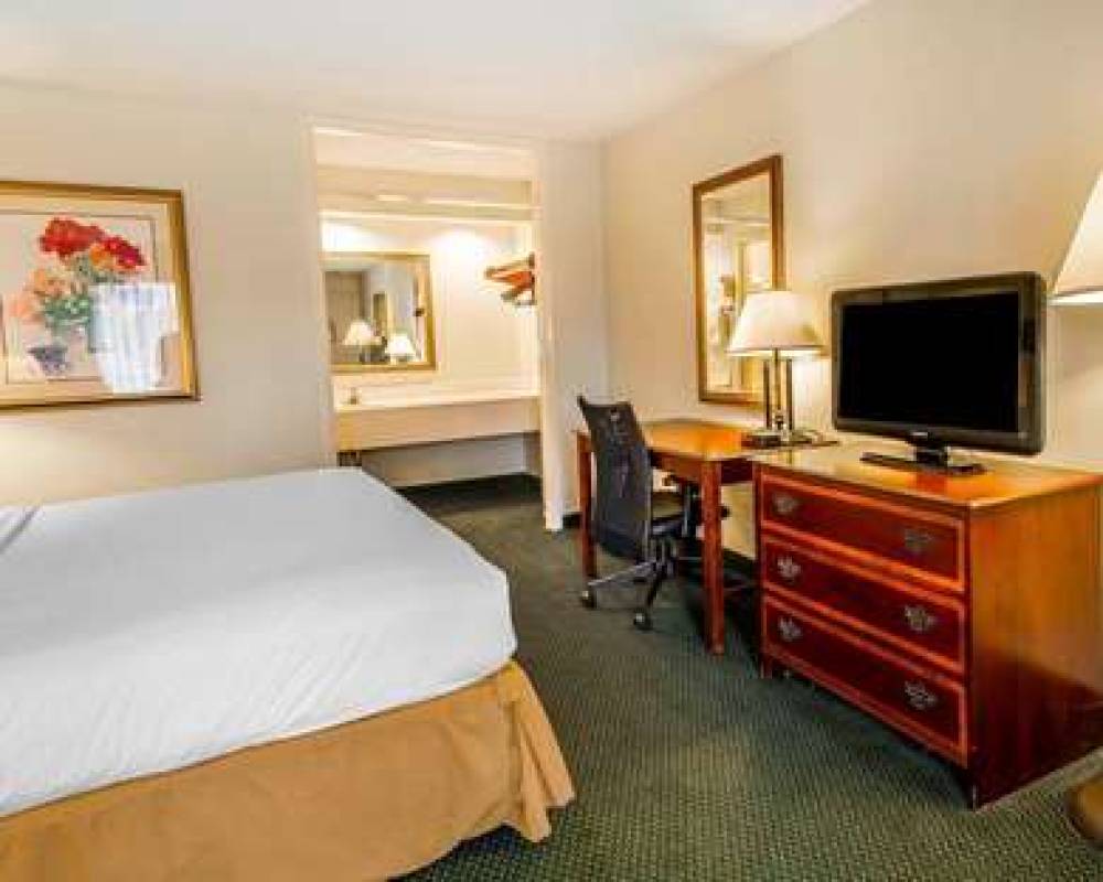 Clarion Inn & Suites Dothan South 8