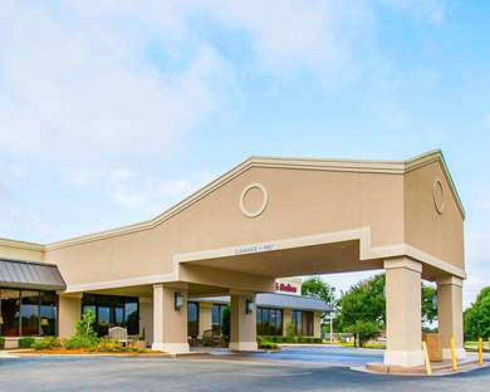 Clarion Inn & Suites Dothan South 2