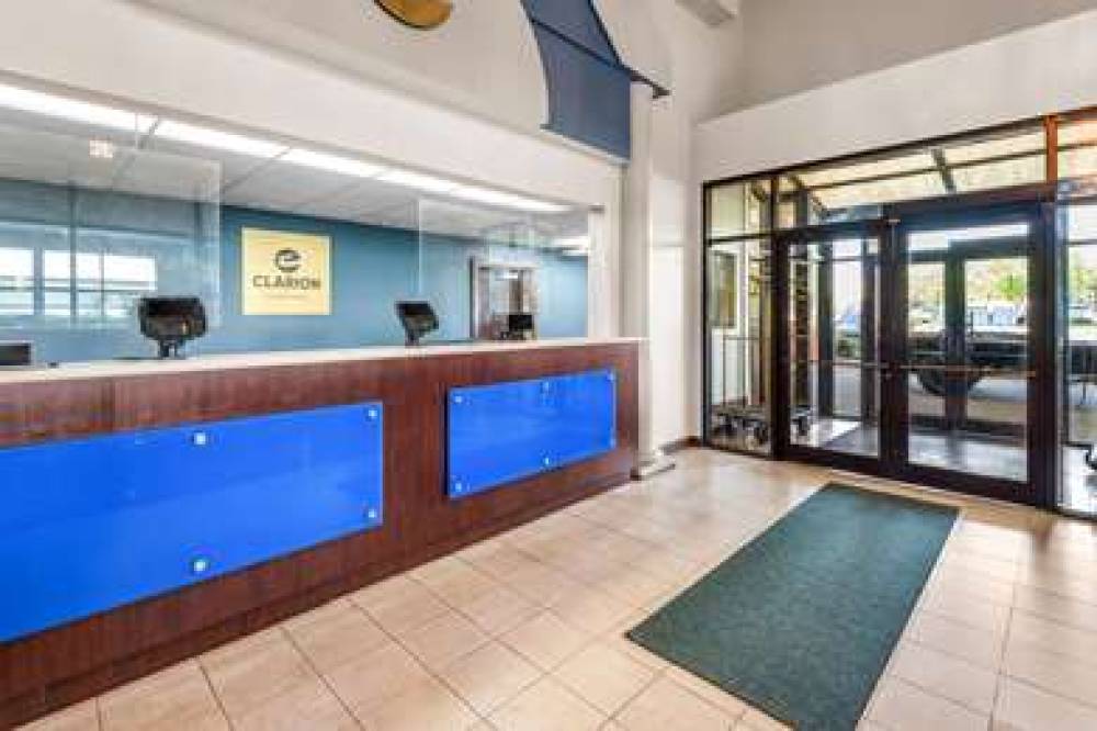 Clarion Inn & Suites Northwest 4