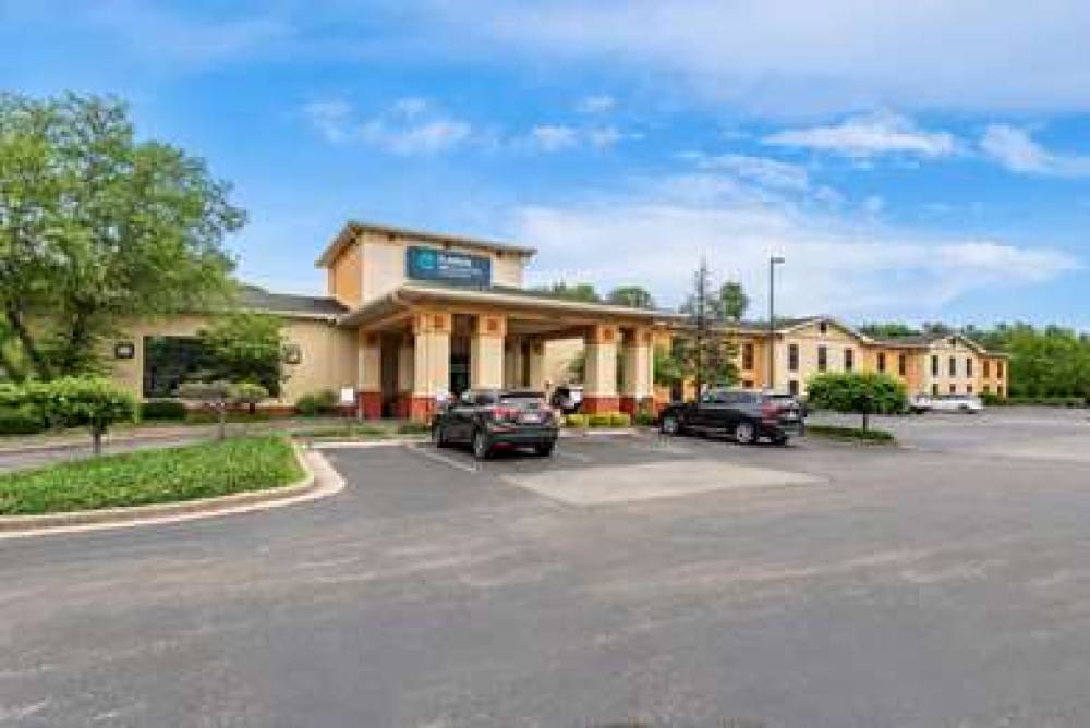 Clarion Inn & Suites Northwest 1