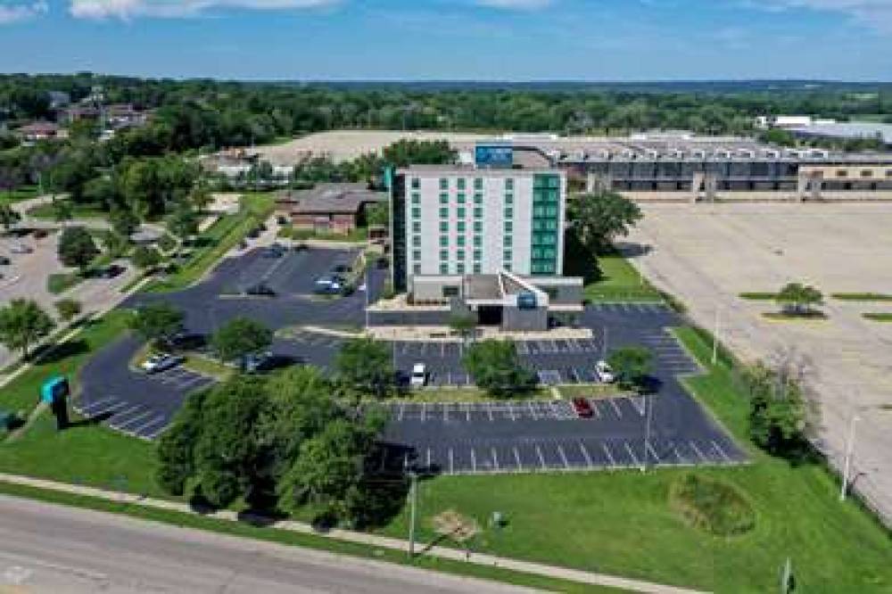 Clarion Suites At The Alliant Energy Center 5