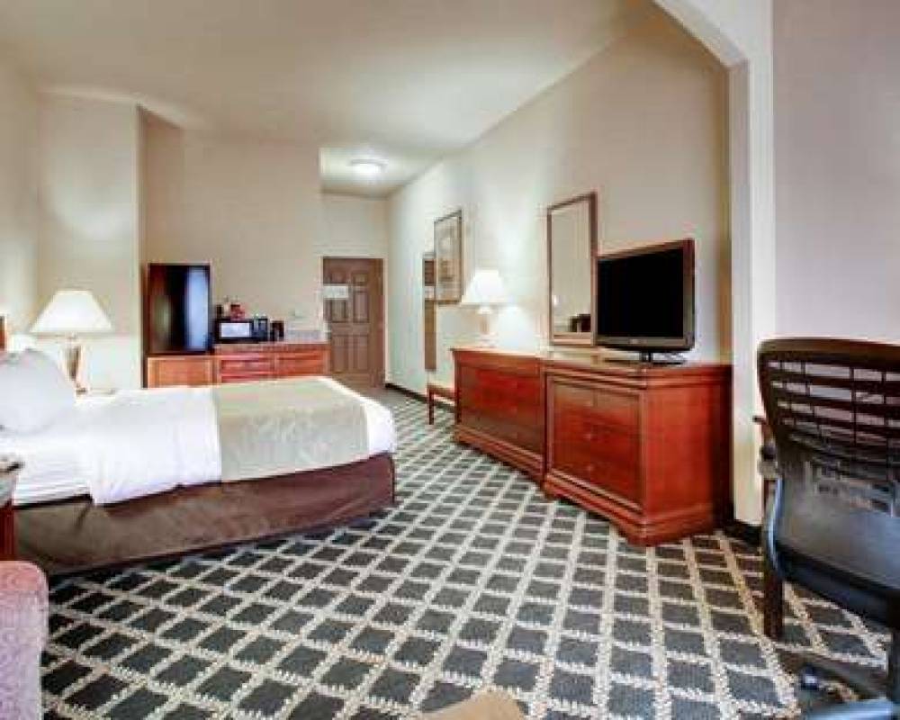 CLARION SUITES VIDALIA 10