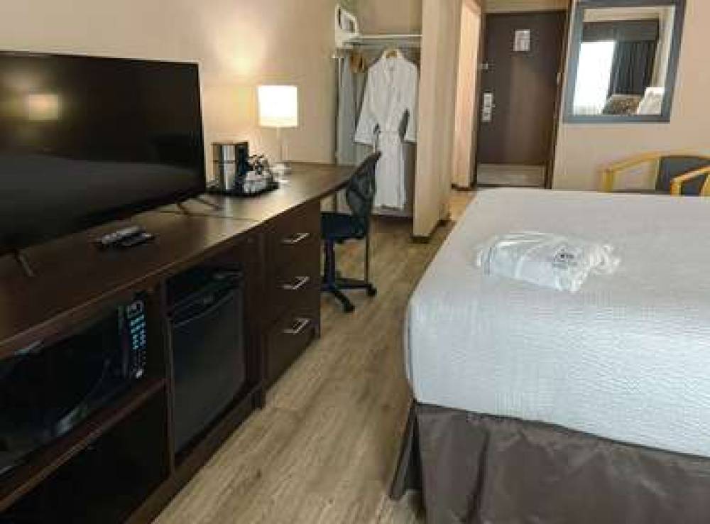 COAST SWIFT CURRENT HOTEL 7