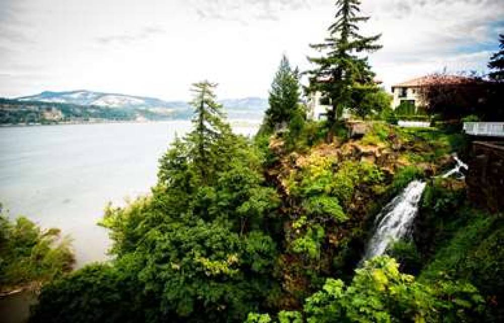 Columbia Gorge Hotel 7