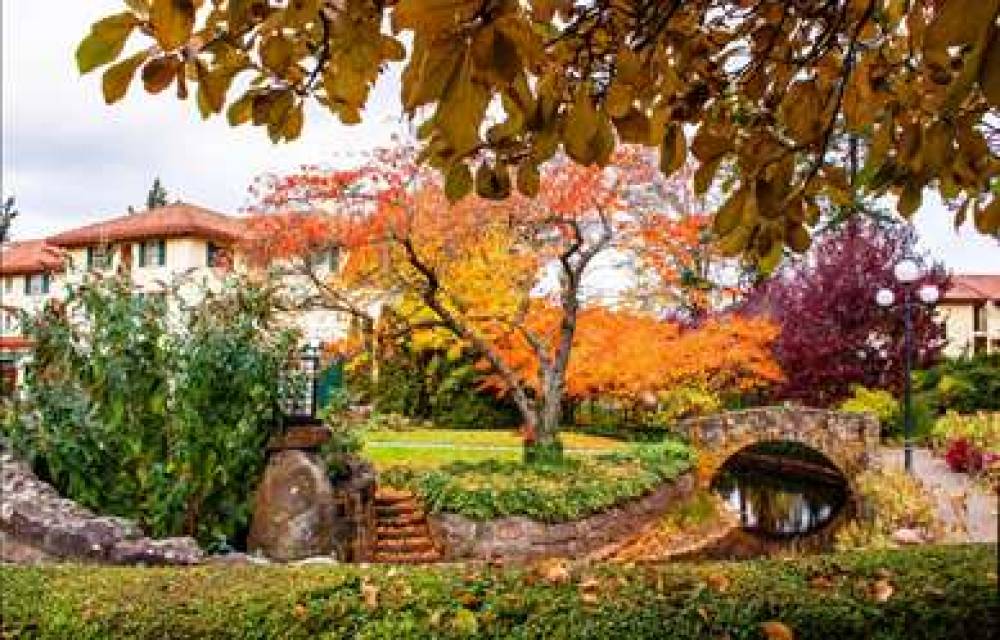 Columbia Gorge Hotel