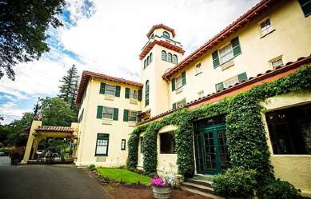 Columbia Gorge Hotel 2