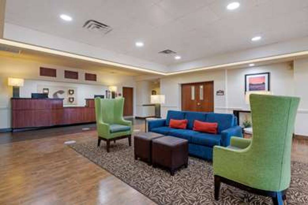 Comfort Inn And Suites Airport 7