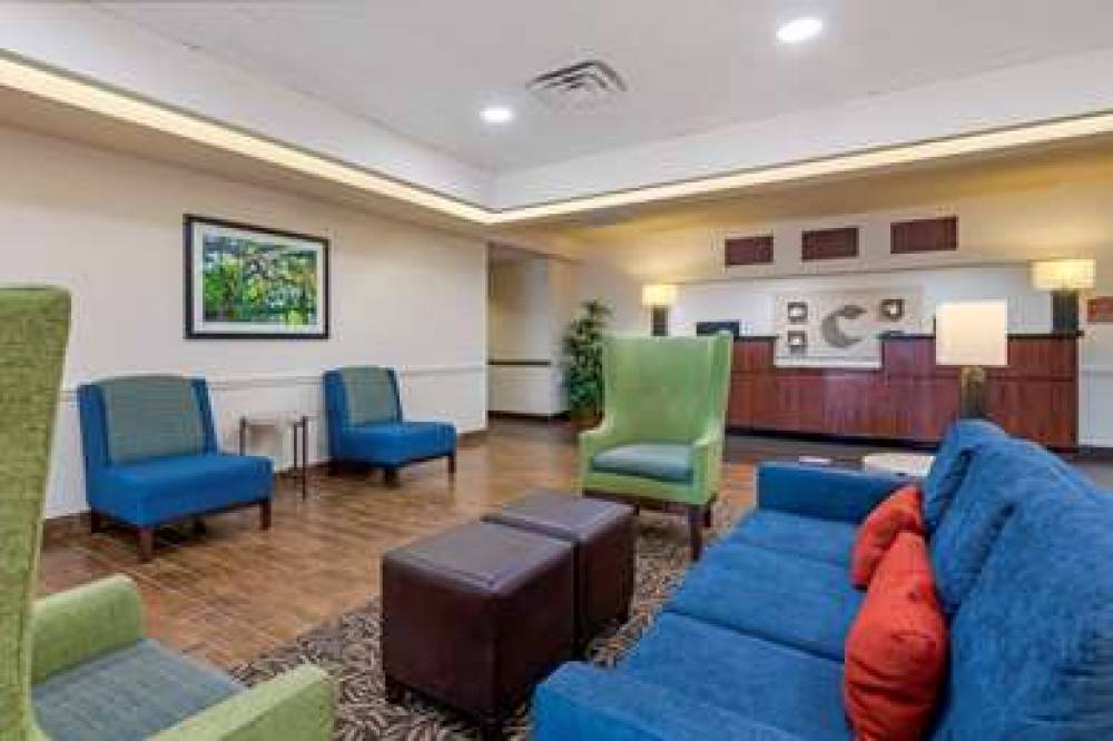 Comfort Inn And Suites Airport 8