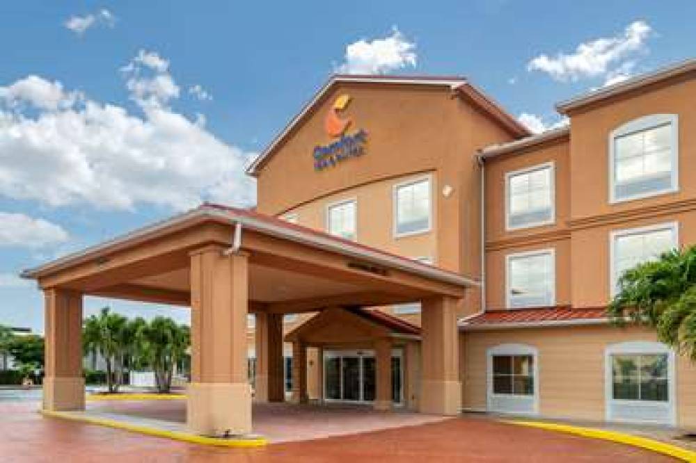 Comfort Inn And Suites Airport 1