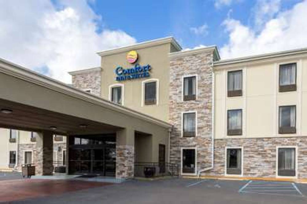 COMFORT INN AND SUITES AIRPORT 1