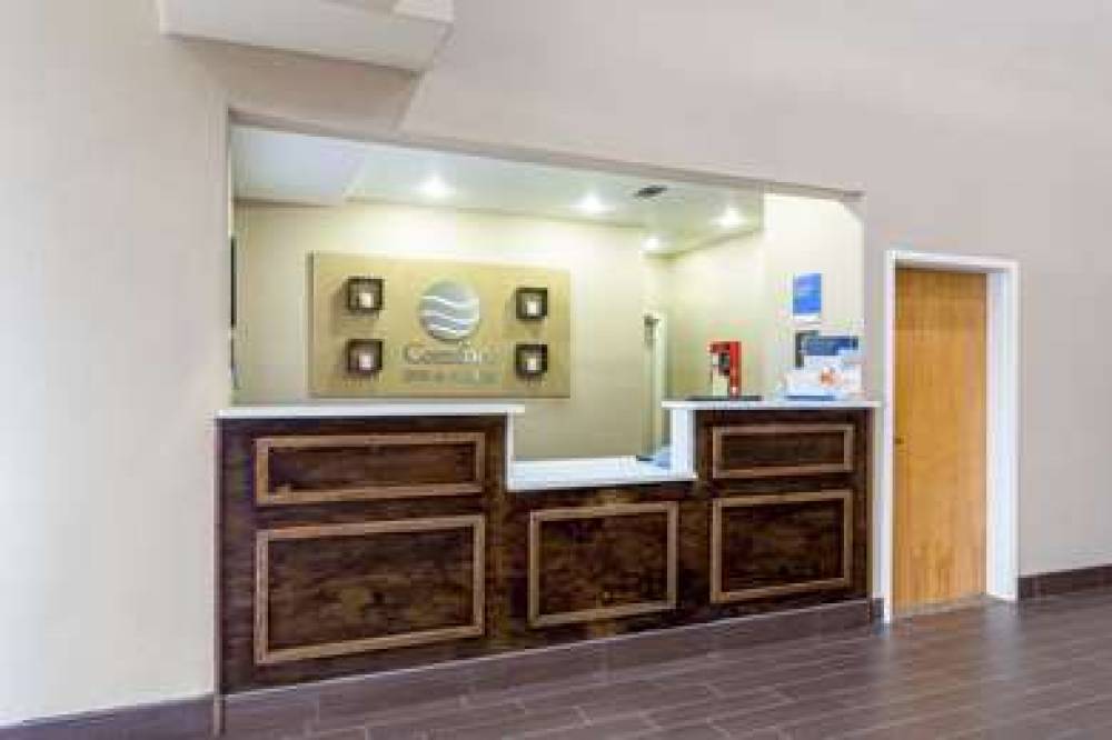 COMFORT INN AND SUITES AIRPORT 5