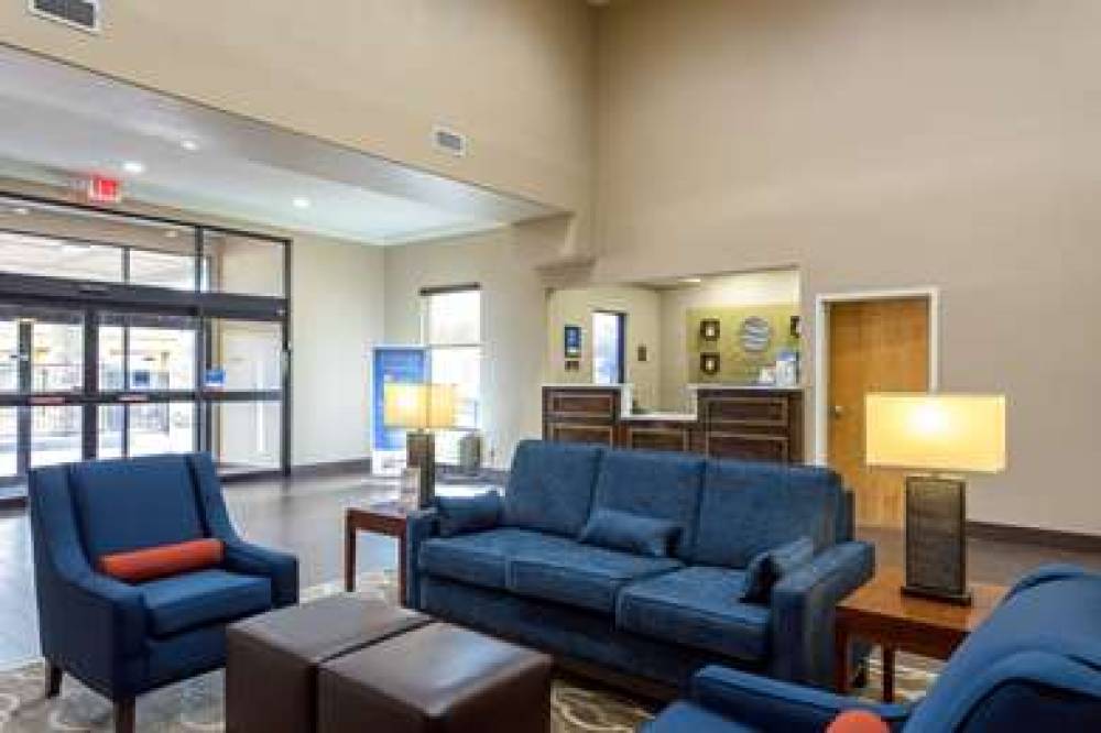 COMFORT INN AND SUITES AIRPORT 7